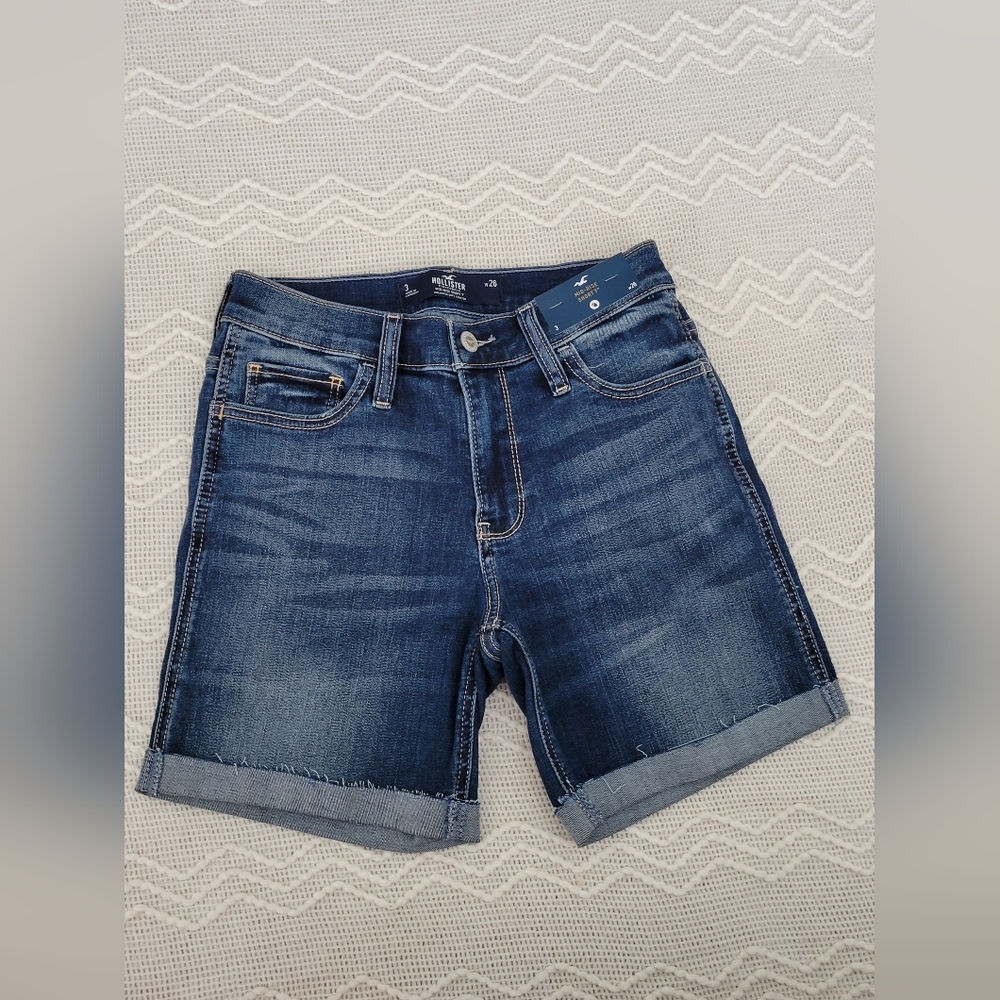 Hollister Mid-Rise Shorts 7", Size 3 / w26